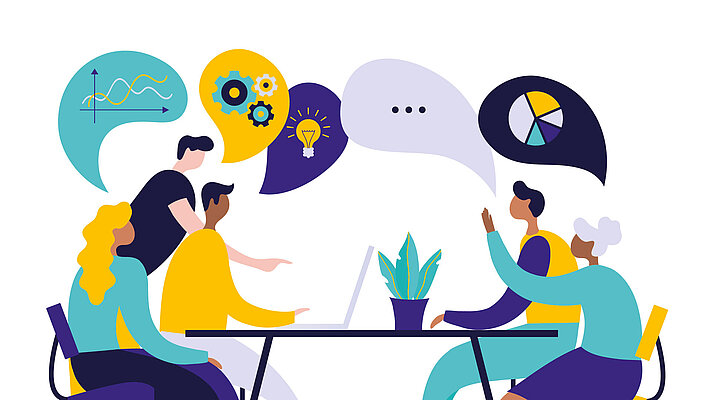 Menschen unterhalten sich an eine Tisch